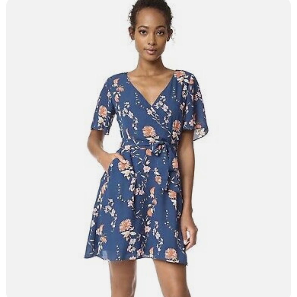 BB Dakota Laselle blue floral faux wrap mini dress, size 0